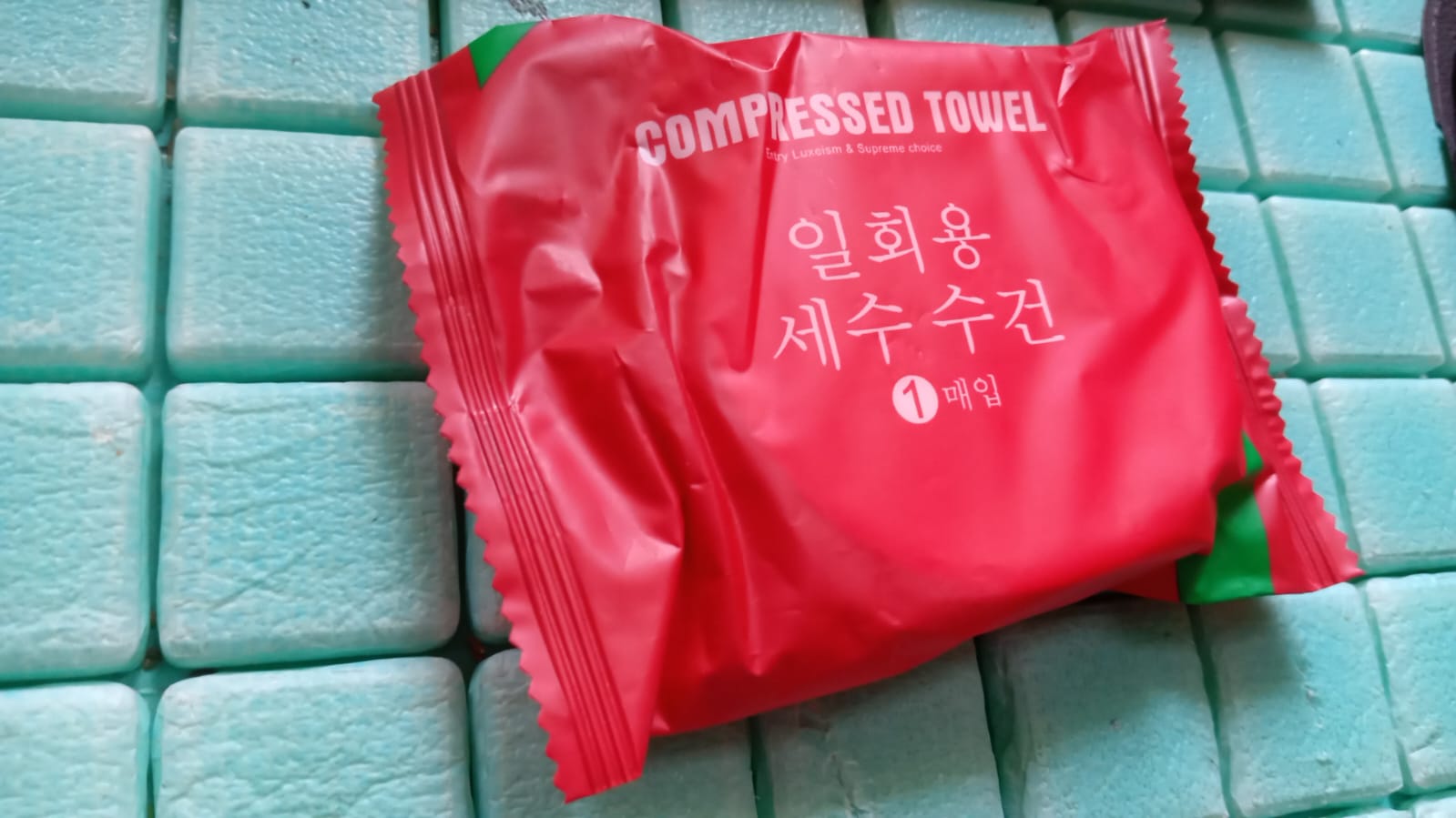 Compressed Towels Portable Disposable Compressed Cotton Coin Tissue Towel for Travel, Camping, Hiking, Sport, Beauty Salon, Home Hand Wipes (30x25 Cm) Compressed Towels Portable Disposable Compressed Cotton Coin Tissue Towel for Travel, Camping, Hiking, Sport, Beauty Salon, Home Hand Wipes (30x25 Cm)